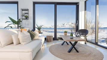 Ălytelevisio, takka, pöytĂ€jalkapallopöytĂ€, stereot