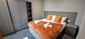 3 dormitorios, tabla de planchar con plancha, wifi y ropa de cama