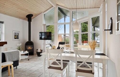 Beautiful home in Kerteminde with WiFi