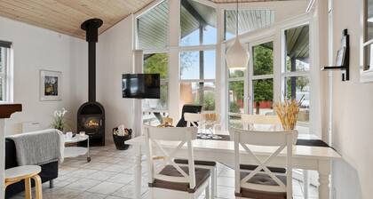 Beautiful home in Kerteminde with WiFi