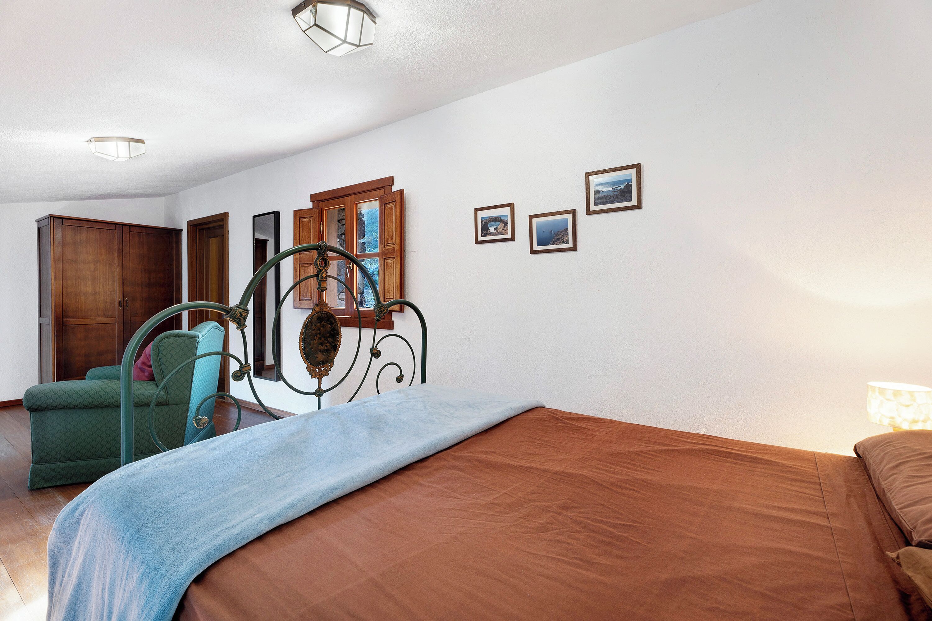 1 dormitorio, tabla de planchar con plancha, wifi gratis y ropa de cama