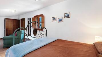 1 dormitorio, tabla de planchar con plancha, wifi gratis y ropa de cama