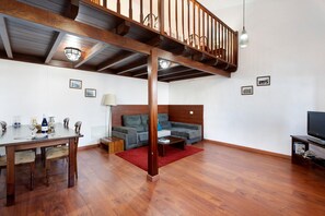 TV - Chalet 'La Higuera' with Sea View, Shared Terrace and Wi-Fi (Frontera)