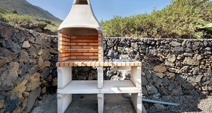 Chalet 'La Higuera' with Sea View, Shared Terrace and Wi-Fi