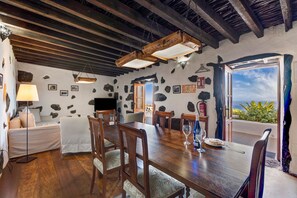 Dining - Holiday Home 'El Lagar' with Sea View, Shared Terrace and Wi-Fi (frontera)