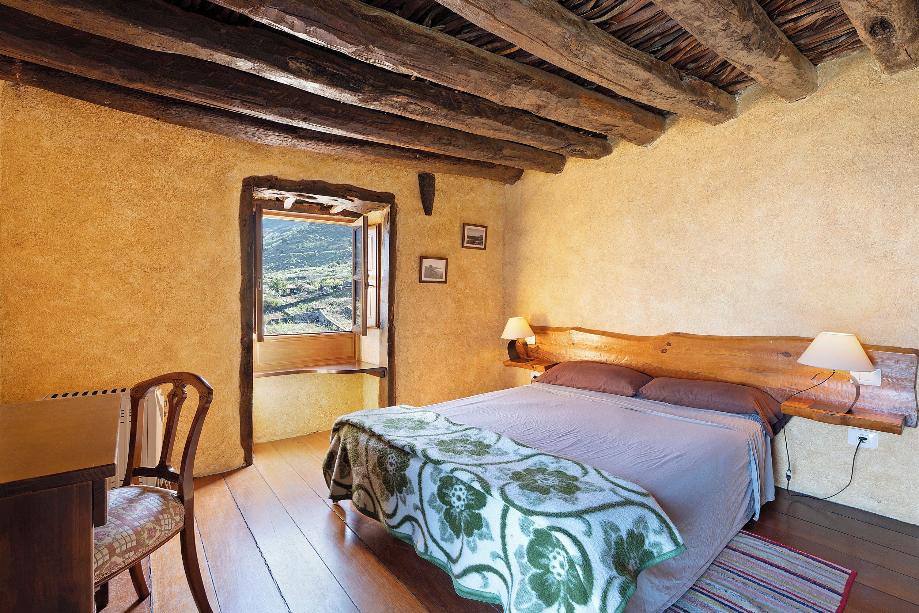 2 slaapkamers, een strijkplank/strijkijzer, gratis wifi, beddengoed