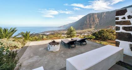 Casa de vacaciones 'El Lagar' con vistas al mar, terraza compartida y Wi-Fi
