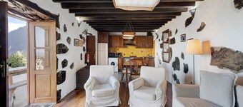 Holiday Home 'El Lagar' with Sea View, Shared Terrace and Wi-Fi