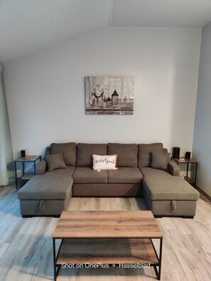 Living area - Cozy Townhouse in Spartanburg (Spartanburg)