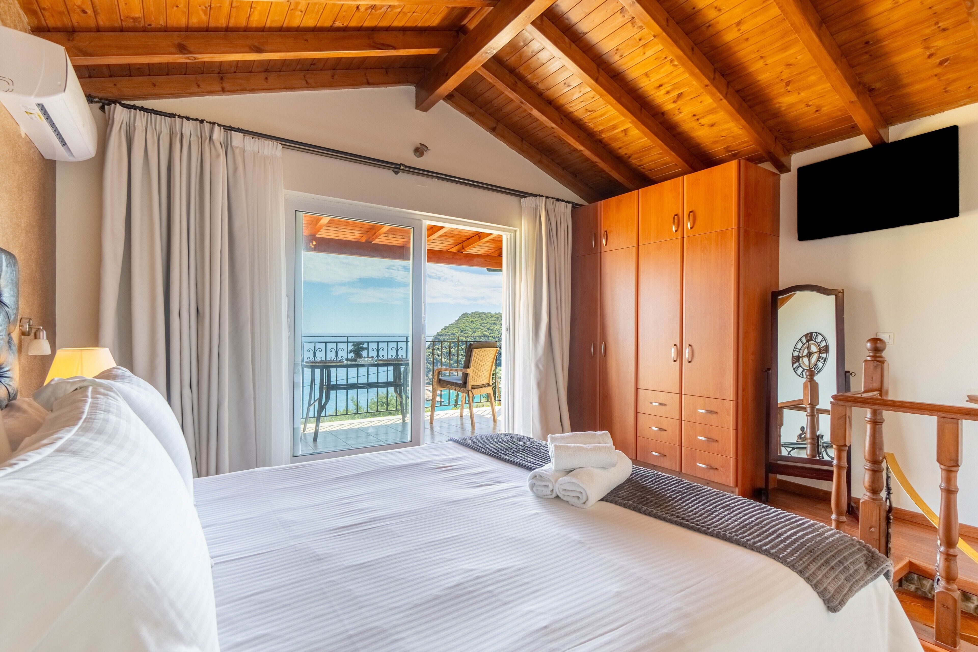 1 habitación, tabla de planchar con plancha, wifi gratis y ropa de cama 