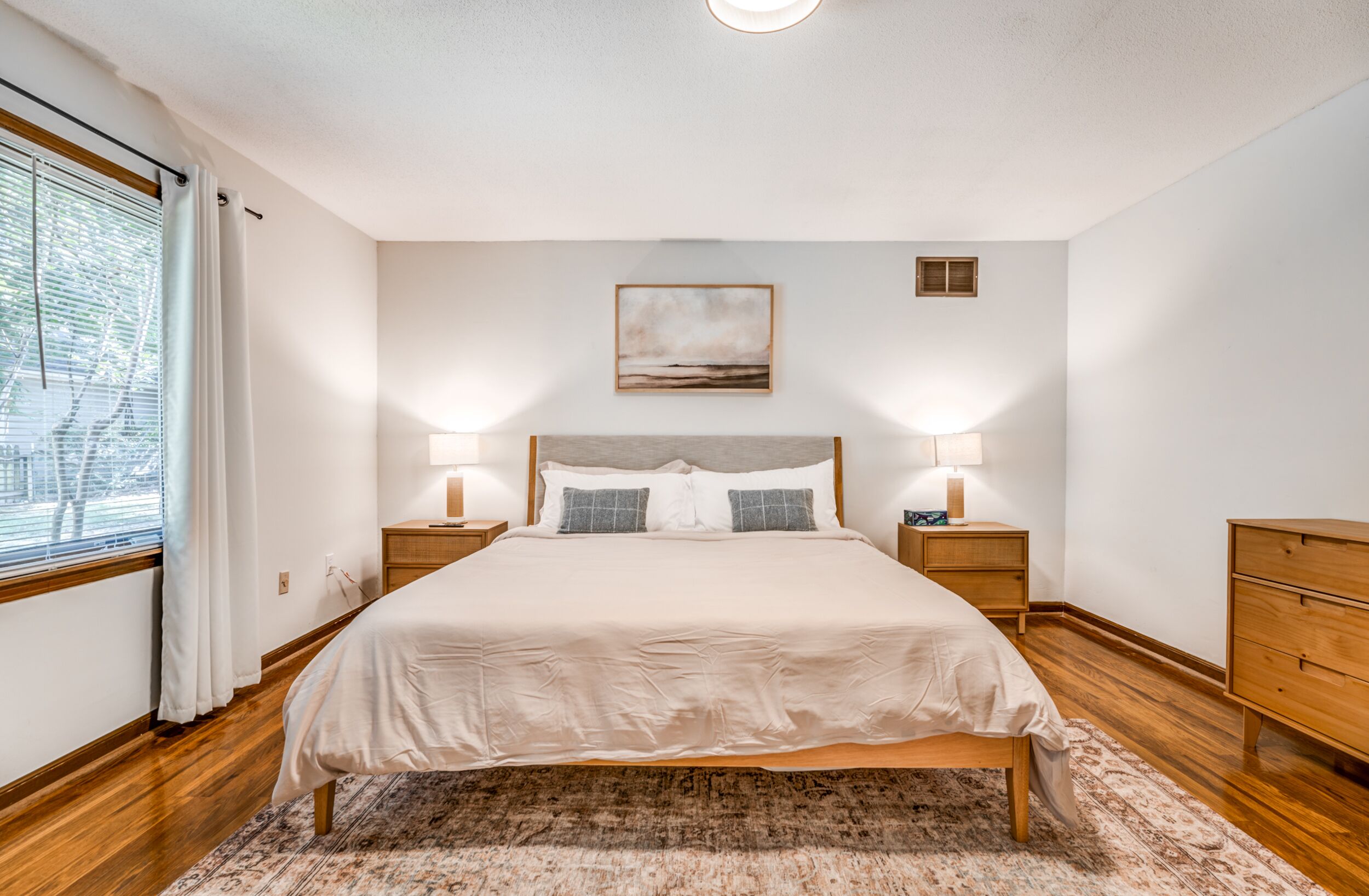 5 chambres, fer et planche  à repasser, Wi-Fi, draps fournis