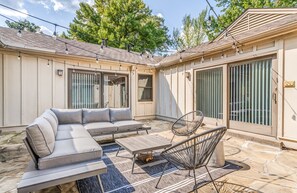 Terrace/patio - Massive Home in East Memphis (Memphis)