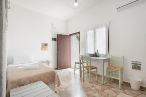 1 chambre, fer et planche à repasser, Wi-Fi gratuit, draps fournis