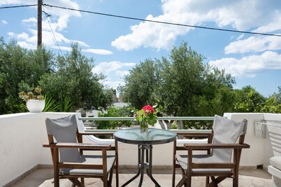 Apartment In A Hotel 'with Garden View-Creta' with Mountain View, Wi-Fi and Air Conditioning