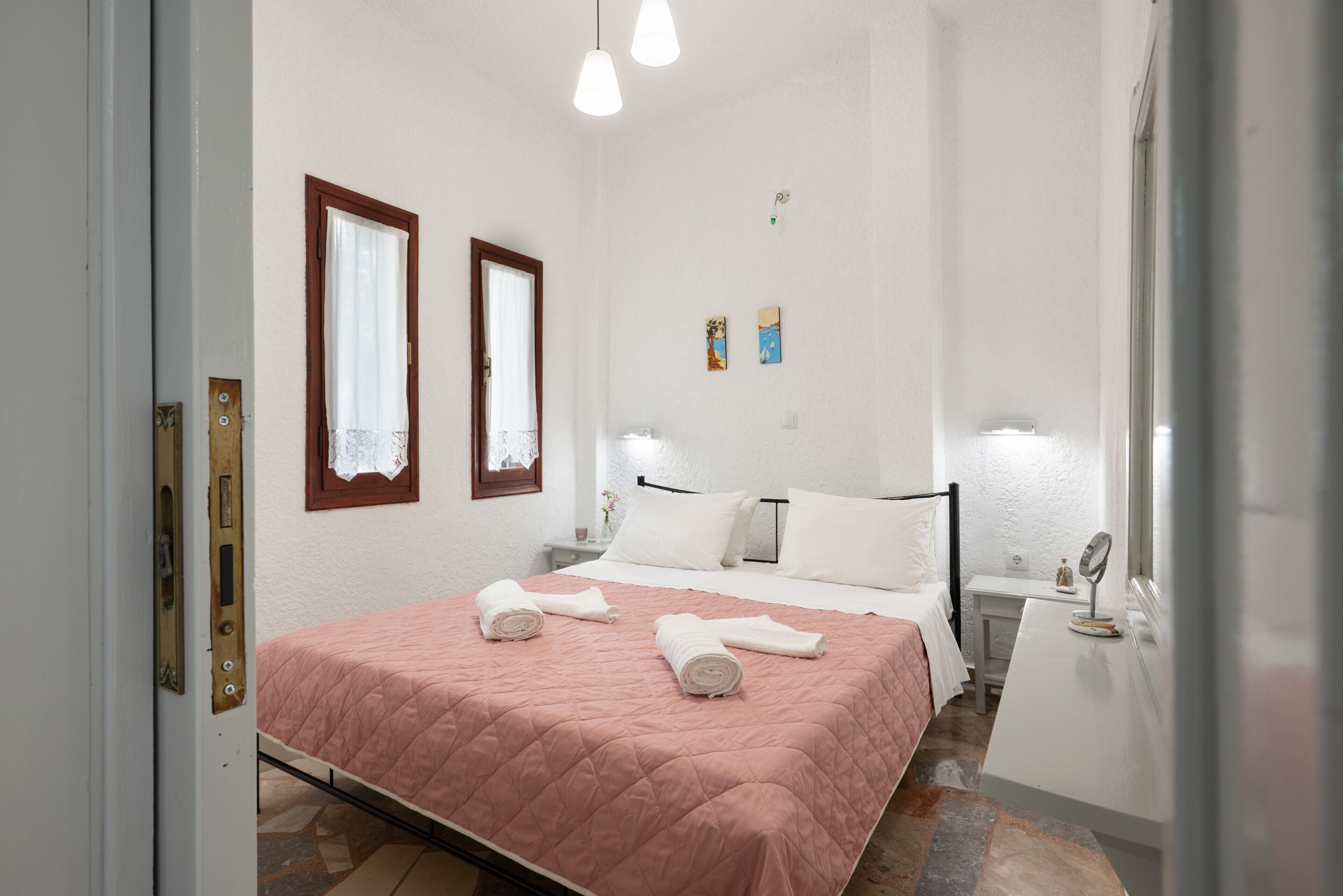 1 chambre, fer et planche à repasser, accès au Wi-Fi (inclus)