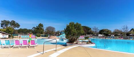 Una piscina techada, una piscina climatizada