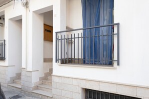 Exterior detail - Holiday Home 'Casavacanzefranca - 12' with Balcony, Wi-Fi and Air Conditioning (terrasini)