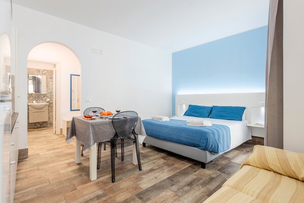 1 chambre, fer et planche à repasser, Wi-Fi gratuit, draps fournis