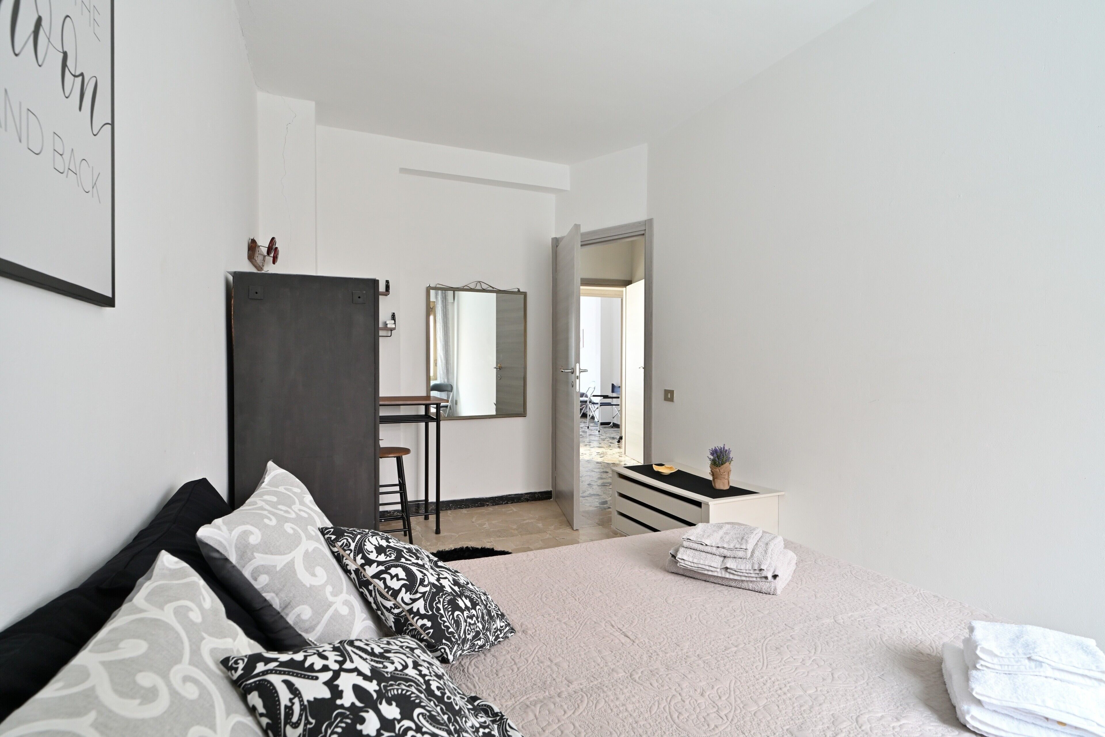 1 bedroom, bed sheets