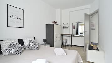 1 bedroom, bed sheets