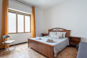 1 habitación y ropa de cama 