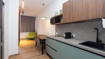 Fridge, microwave, stovetop, coffee/tea maker