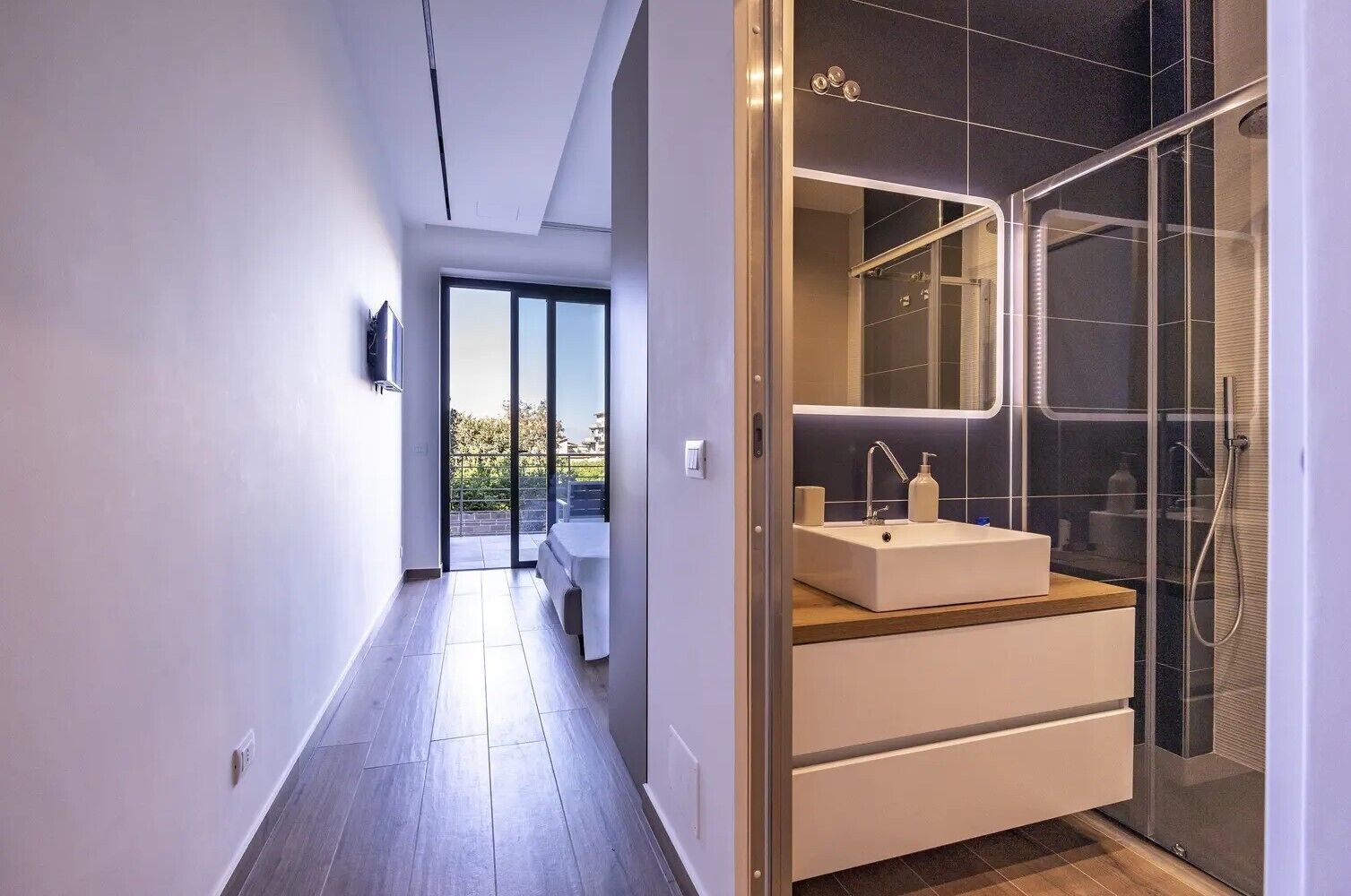 Dusch, hårtork och handdukar