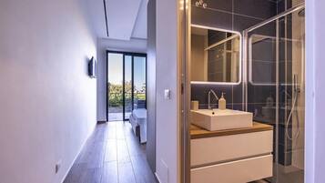 Dusch, hårtork och handdukar