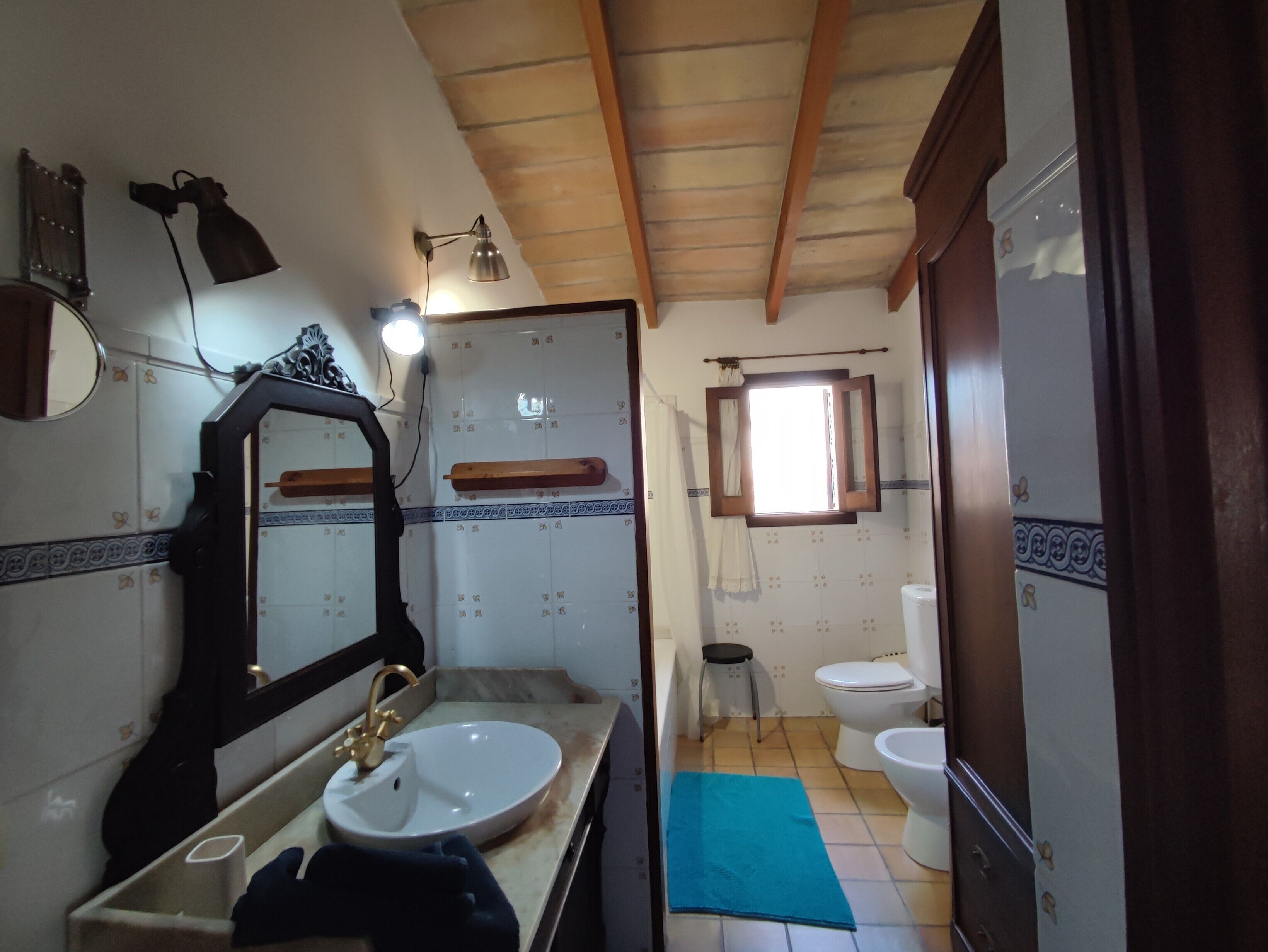 シャワー、ヘアドライヤー、タオル