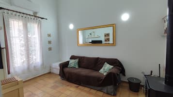 TV, caminetto, lettore DVD, impianto stereo