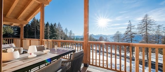 Appartement 'Piz Aich Natur Chalet Panorama' avec vue sur les montagnes, balcon et Wi-Fi