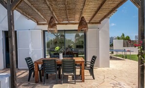 Outdoor dining - Villa "Ca na Magdalena" with Mountain View, Private Pool & Wi-Fi (Santanyi)