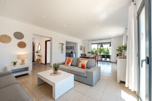 TV, ping pong - Villa "Can Baltasar" with Mountain View, Private Pool & Wi-Fi (Santanyi)