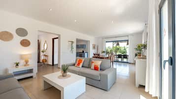 Fernseher, Tischtennisplatte