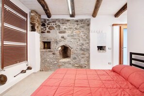 1 bedroom, iron/ironing board, free WiFi, bed sheets - Apartment 'Belcantone' with Lake View, Balcony and Wi-Fi (Grandola ed uniti)