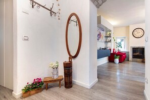 Interior - Apartment 'Belcantone' with Lake View, Balcony and Wi-Fi (Grandola ed uniti)