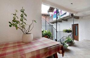 Interior - Apartment 'Belcantone' with Lake View, Balcony and Wi-Fi (Grandola ed uniti)