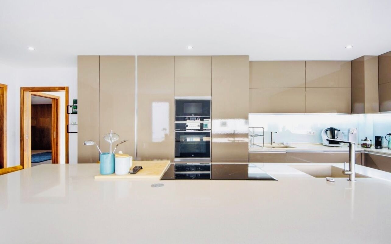 冰箱、微波炉、烤箱、炉灶