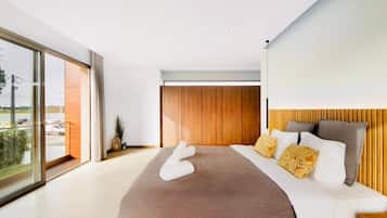 4 bedrooms, iron/ironing board, free WiFi, bed sheets