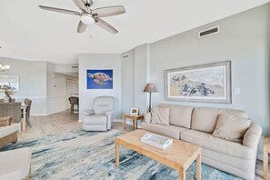 Smart TV, DVD player, books - Palms 304: Beachfront 3BR/3BA Corner Condo (Orange Beach)