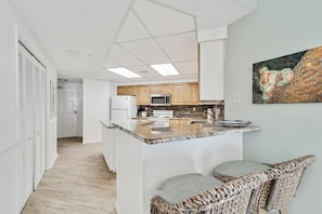 Fridge, microwave, oven, stovetop - Palms 304: Beachfront 3BR/3BA Corner Condo (Orange Beach)