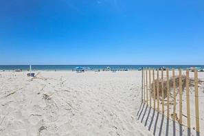 On the beach - Sunrise Village 215- 2BR, 1BA, gulf front, sleep 6 (Gulf Shores)