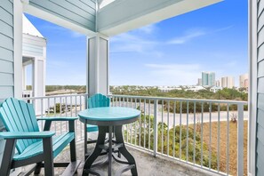 Outdoor dining - Grand Caribbean 424: Beach View, Easy beach access (Orange Beach)