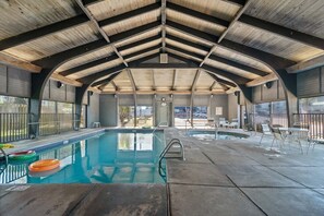 Piscine intérieure, piscine extérieure