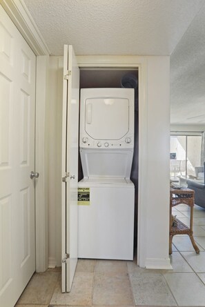 Interior - Seaside Beach 2103- Ground level, beachside (Orange Beach)