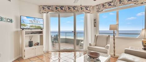 Televisor, reproductor de DVD i oficines