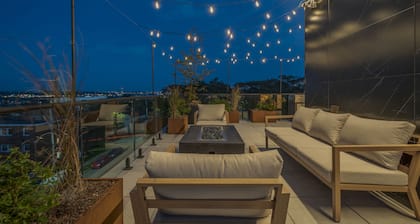 The Sunset Queen Suite - Boutique Guest Suite