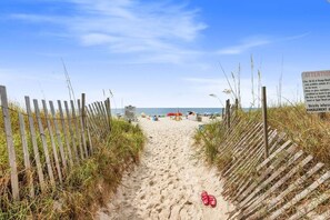 On the beach - Sugar Beach153- 4 pools, Two bedrooms, 2 baths, beach-side (Orange Beach)