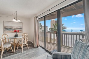 Televisión, libros, oficina