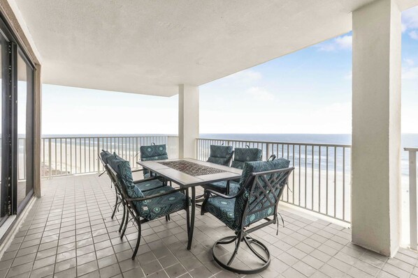 Outdoor dining - Windward Pointe 801- East Corner- Beach Front (Orange Beach)